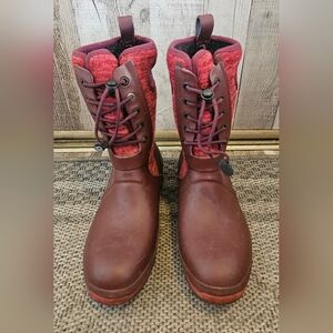 Amanda Plush Lace-Up Burgundy Women's Insulated Bogs Boot. 7 US. 38 EU.